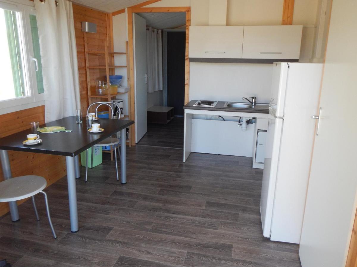 Cottages Du Lac De Miel Beynat Luaran gambar