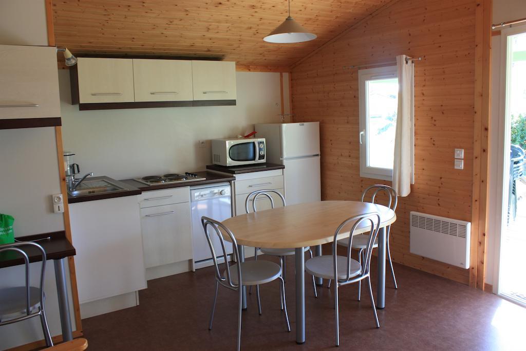 Cottages Du Lac De Miel Beynat Bilik gambar