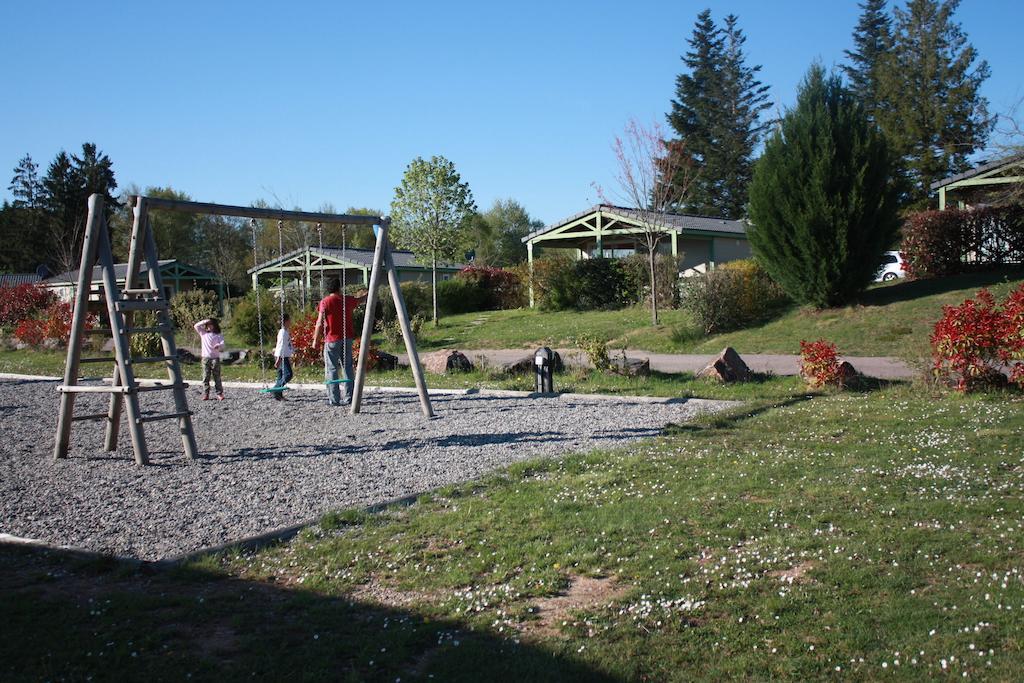 Cottages Du Lac De Miel Beynat Luaran gambar
