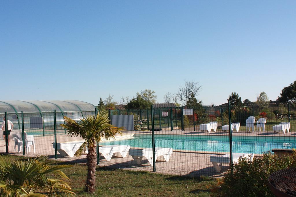 Cottages Du Lac De Miel Beynat Luaran gambar